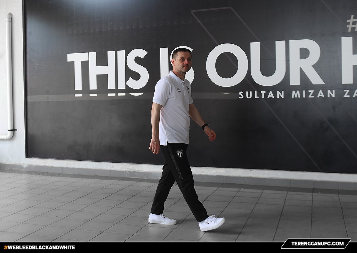 FCTerengganu's tweet image. Tomislav Steinbrückner dilantik sebagai Pengarah Teknikal kelab @FCTerengganu bermula musim 2022. 

#TerengganuFC 
#WeBleedBlackAndWhite