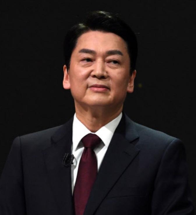 안철수대표님 사랑합니다!
그 동안 얼마나 힘드셨을까요
안철수로의 단일화가 맞지만  당신의 결단이 미래를 위한 고뇌임을 믿습니다
저 보다도 힘드실텐데
연금개혁 교육개혁 과학기술강국 실용주의로
더 나은 대한민국으로 이끌어 주시길 기대하겠습니다
안철수 대통령되시는 그 날까지 응원합니다!