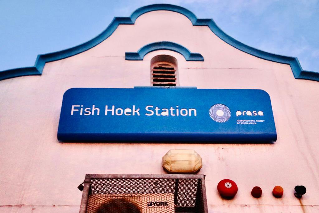 MbalulaFikile's tweet photo. We are in Fish Hoek this morning, we are Piloted by two young women ✊🏽#FixingPRASA https://t.co/AWL5WOKr1k