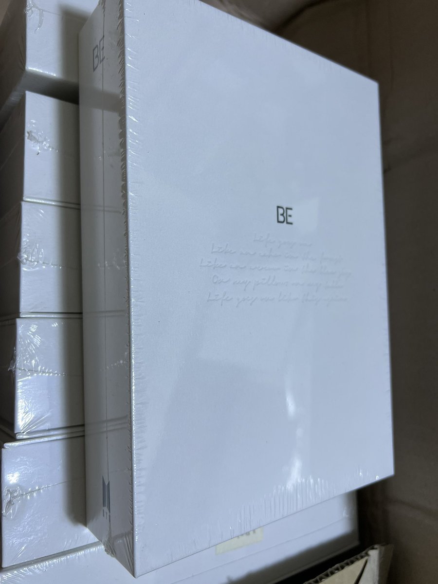 Moonchild_kShop's tweet photo. ✨SEALED ALBUM OF YOUR CHOICE - WORLDWIDE GIVEAWAY✨

- follow us + @kseoulshop_ 
- like &amp; rt
- comment desired album (ANY ALBUM YOU WANT)

*must be willing to shoulder sf

ends in 48hrs https://t.co/ZgvvPBuHmm