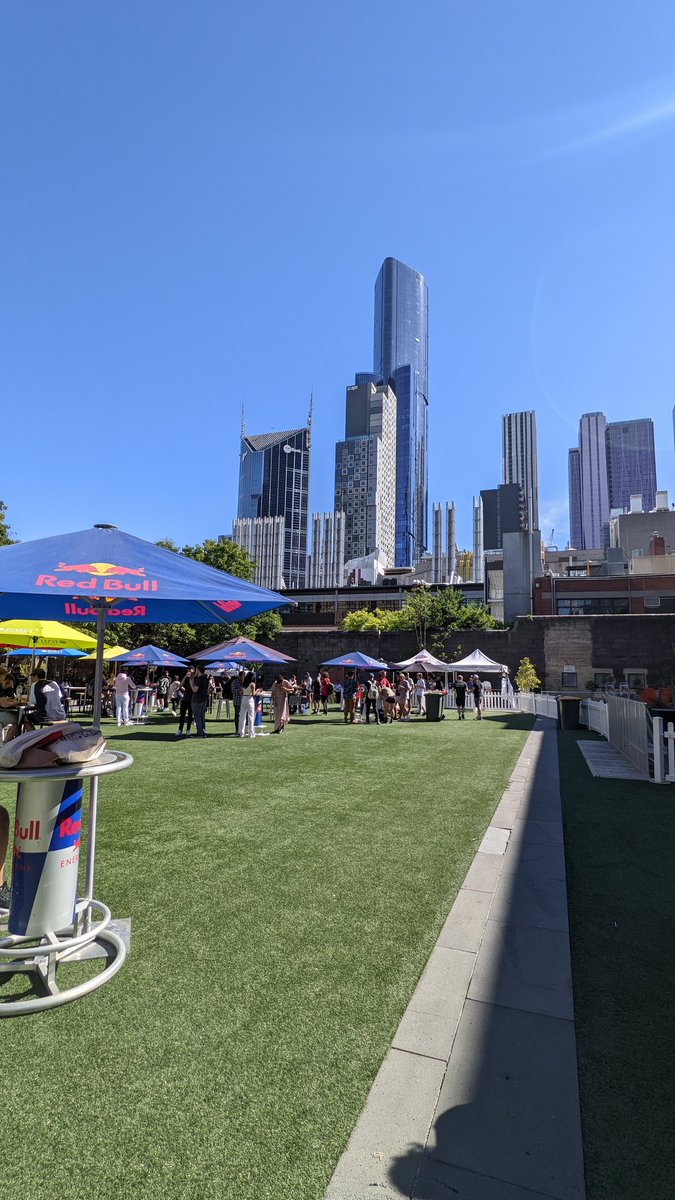 rmitcatalyst's tweet photo. 4:15 3/03 

Free Gozleme and Seltzer &amp; Beer supplied @moondogbrewing for RUSU Members at the Alumni Courtyard until 9pm @RMIT https://t.co/OlNMz3MBLs