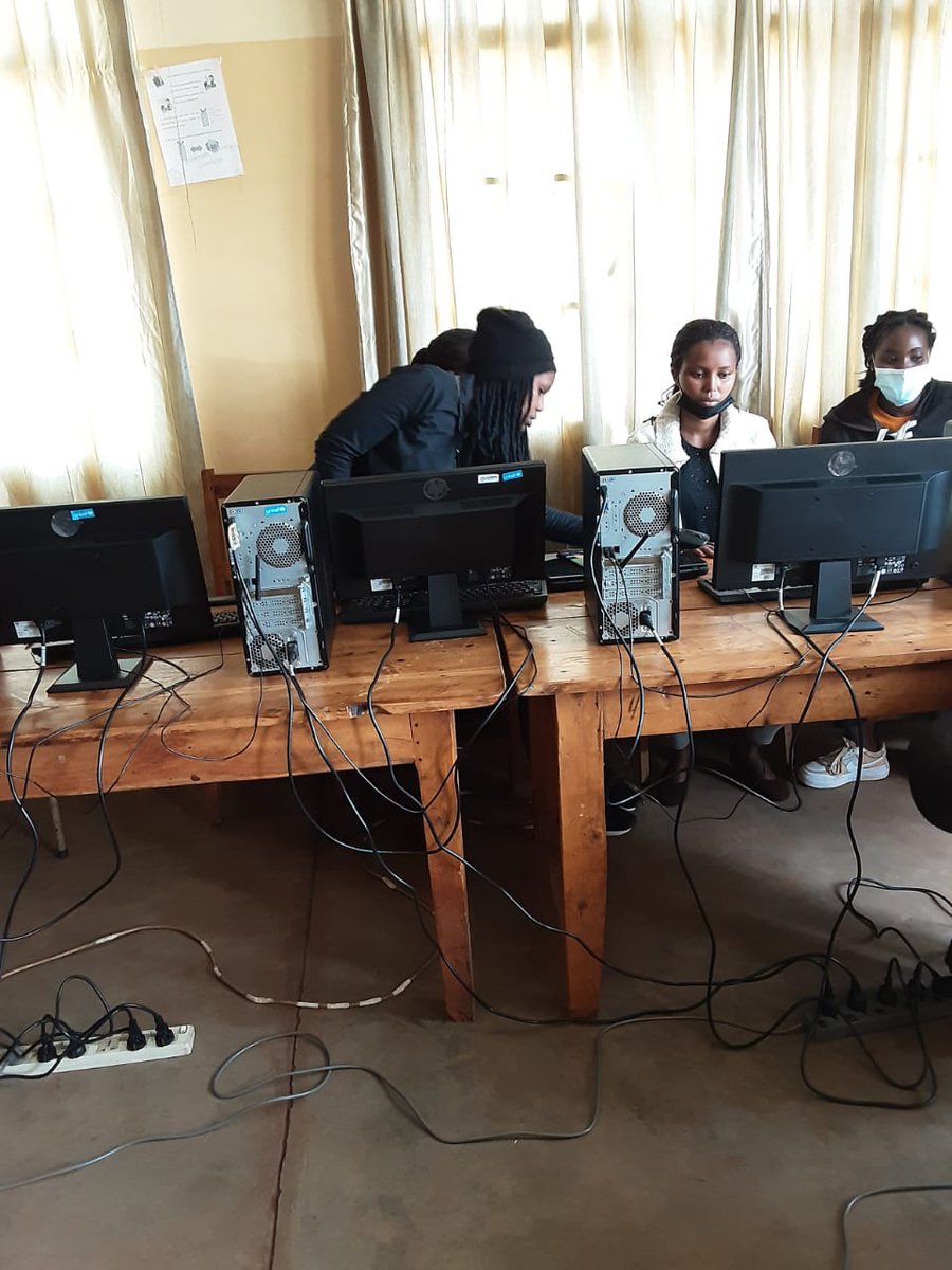successtechlab's tweet photo. To achieve gender equality, girls and young women need equal access to technology, digital training and to be safe online.

It's possible for improving the Lives of Women and Girls through Technology @KayonzaDistrict  ,@DigitalOppTrust, @nyckayonza https://t.co/faeyMDXVh2
