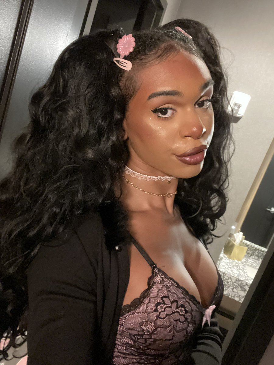 grlinthepicture's tweet photo. this hot pink bitch was named breakfast https://t.co/3iwY9VIqSx
