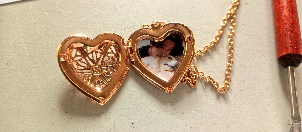 upscale_prem's tweet image. Hello everyone! There might be a few scratches to the photos, this is due to inserting it on the necklace &amp;gt;&amp;lt; I'm apologizing in advance if it didn't exceed to your expectations 🥺 we will work hard in the future orders~