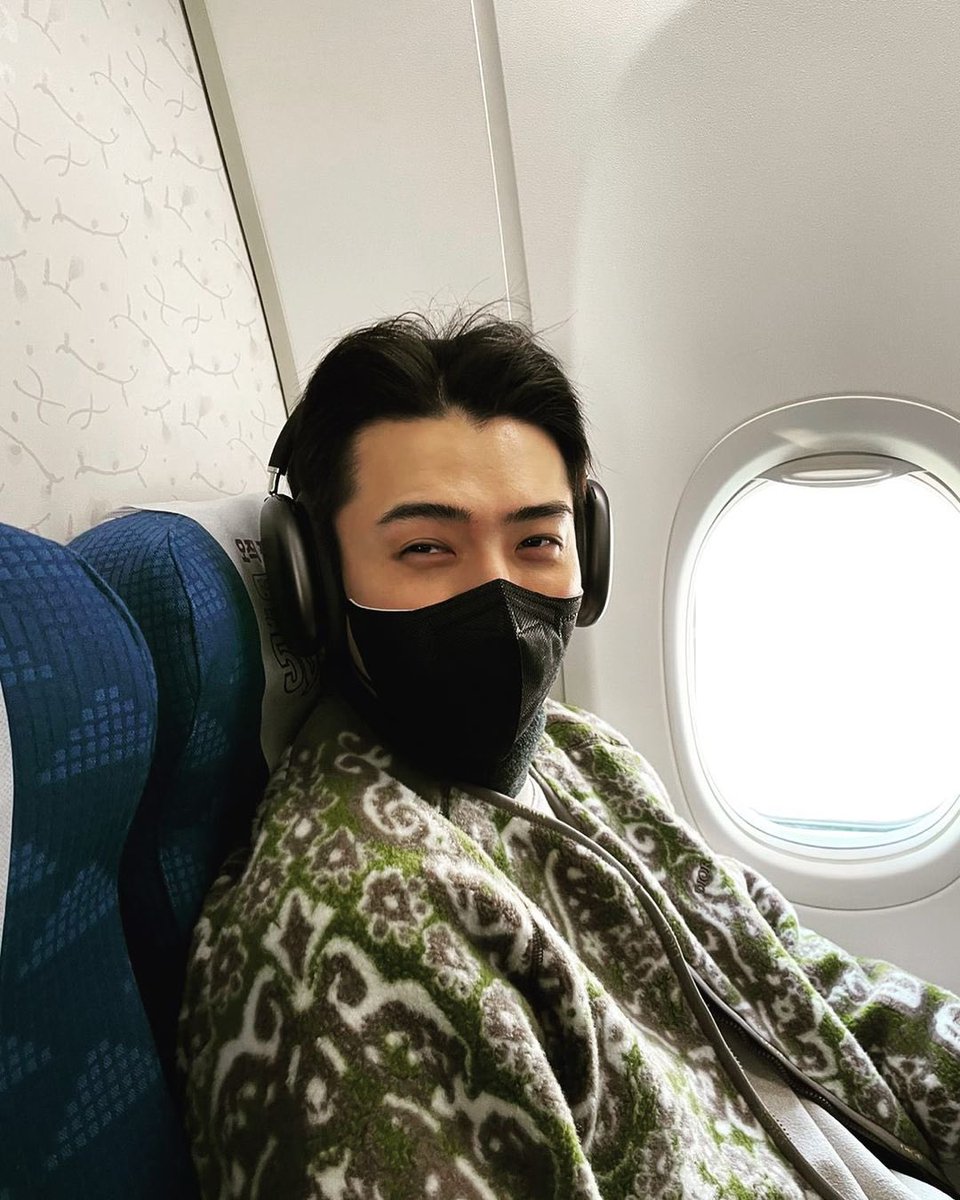 BUNNYMYE0N's tweet photo. 220303 SUHO INSTAGRAM COMMENT

Junmyeon: Shouldn't you write down (caption) who took the photo? (Writing down) the owner of the headphone as well

Junmyeon commented on Sehun's Insta photo !! Seems like the headphone belongs to Junmyeon?

#수호 #SUHO #준면 #JUNMYEON #SEHUN #세훈 https://t.co/8SGpQTfHRk