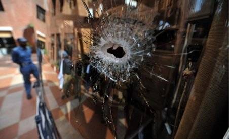 Poojamehta001's tweet photo. The 2009 attack on the SriLanka national cricket team occurred on 3 March 2009 when a bus carrying SriLankan cricketers, part of a larger convoy, was fired upon by 12 gunmen near Gaddafi Stadium in Lahore, Pakistan. #BleedingPakistan #PakTerrorHeaven #StopTheWar #RussiaUkraineWar https://t.co/btyZVHMj36
