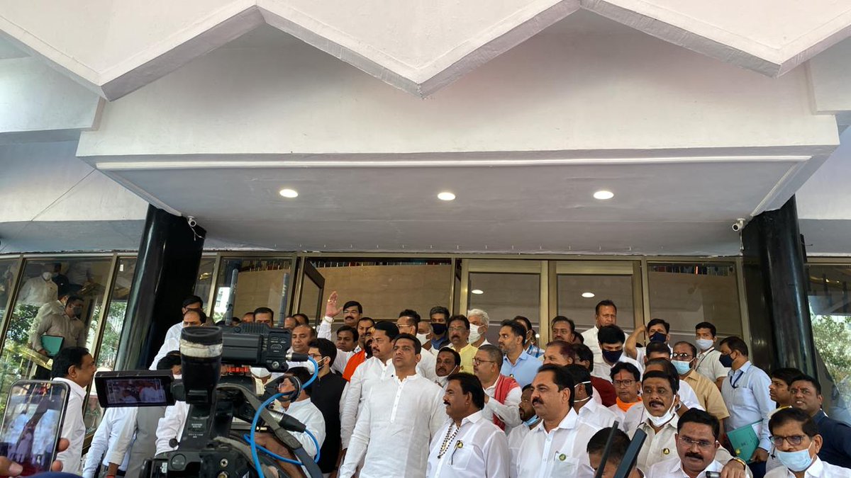 TOIMumbai's tweet photo. #Maharashtra governor walks away without reading his speech amid sloganeering by ruling party members in central hall. https://t.co/SUgm5xhFGr