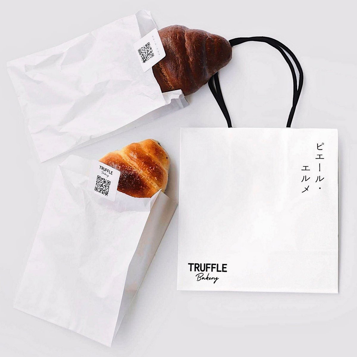 【 Made in ピエール・エルメ × TruffleBAKERY 】🍫🥐❤️‍🔥
#白トリュフの塩パン #チョコレートの塩パン #トリュフベーカリー #ピエールエルメ