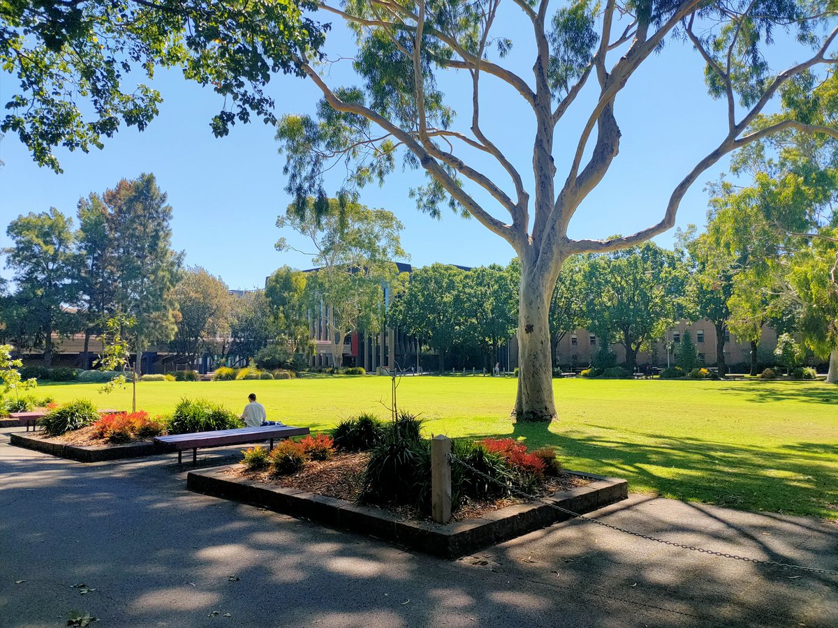 What a lovely day to be back on <a href="/latrobe/">La Trobe University</a> campus again! Great to see my <a href="/LTUJudithLumley/">Judith Lumley Centre</a> colleagues ♥️