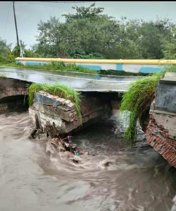 kabarklaten's tweet photo. bahaya utk dilewati https://t.co/evAulJ1lzr