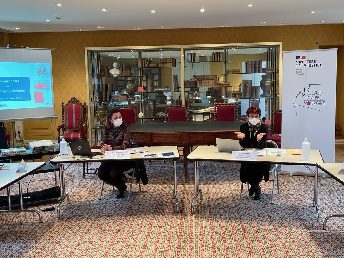 PG_CA_Bourges's tweet photo. Réunion de présentation de la sûreté ferroviaire aux magistrats du parquet général et des parquets  du ressort @Parquet_Bourges avec une présentation très détaillée de Mme Delacour, magistrate conseillère justice @SNCF, M. Bruno, dirigeant territorial opérations @SNCFReseau, https://t.co/lpq1V0MBpv