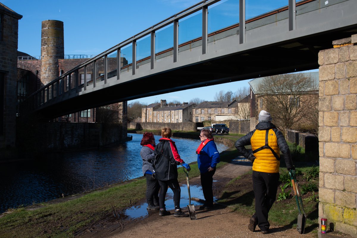 michaelfairles1's tweet photo. CRT volunteers, along with Emma from CRT Burnley, planting shrubs, inc. Holly and woodland Ferns, along the Leeds Liverpool canal in Burnley. Tuesday 02 March 2022. https://t.co/7sLoE2PN1Q