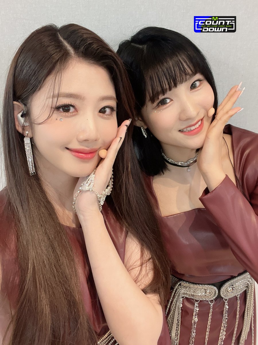 uzooo_c's tweet photo. 앗 체리블렛 컴백해! 어떡하면좋아아🦋😆😆 어떡하면 좋긴... 그냥 행복해서 우는 거지 뭐😂😂 상암동에 울면서 웃는 룰렛이 있다❓그 사람이 바로 엠카예요,, #체리블렛 #CherryBullet #LoveInSpace https://t.co/2vPVm4tLYZ