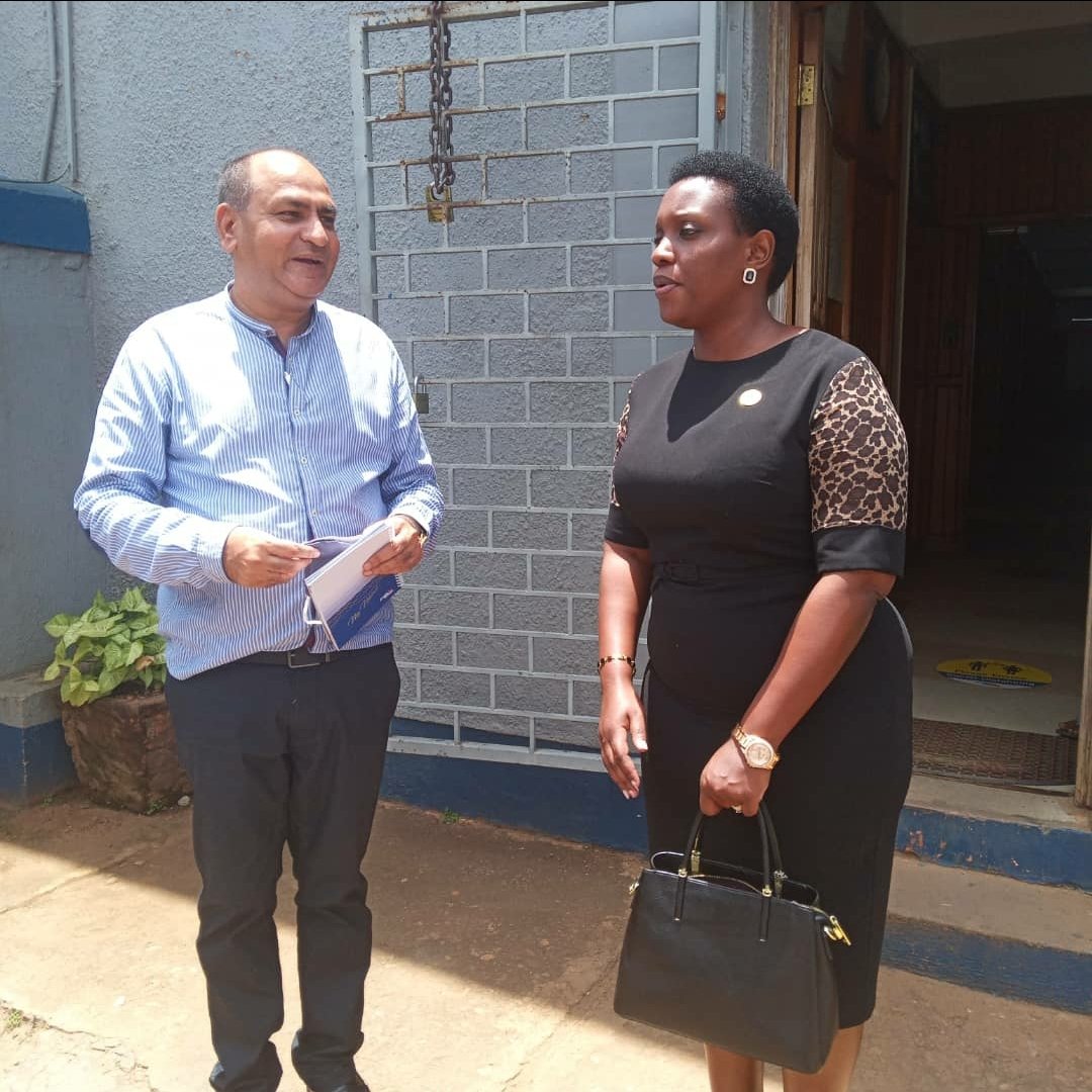 RajeshChaplotUG's tweet photo. Hosting at Graphic system, Hon Diana Mutasingwa kagenyi, State Minister in the office of Vice President Uganda
#dianamutasingwakagenyi #uganda #GraphicsSystem https://t.co/vwGCV5pueq