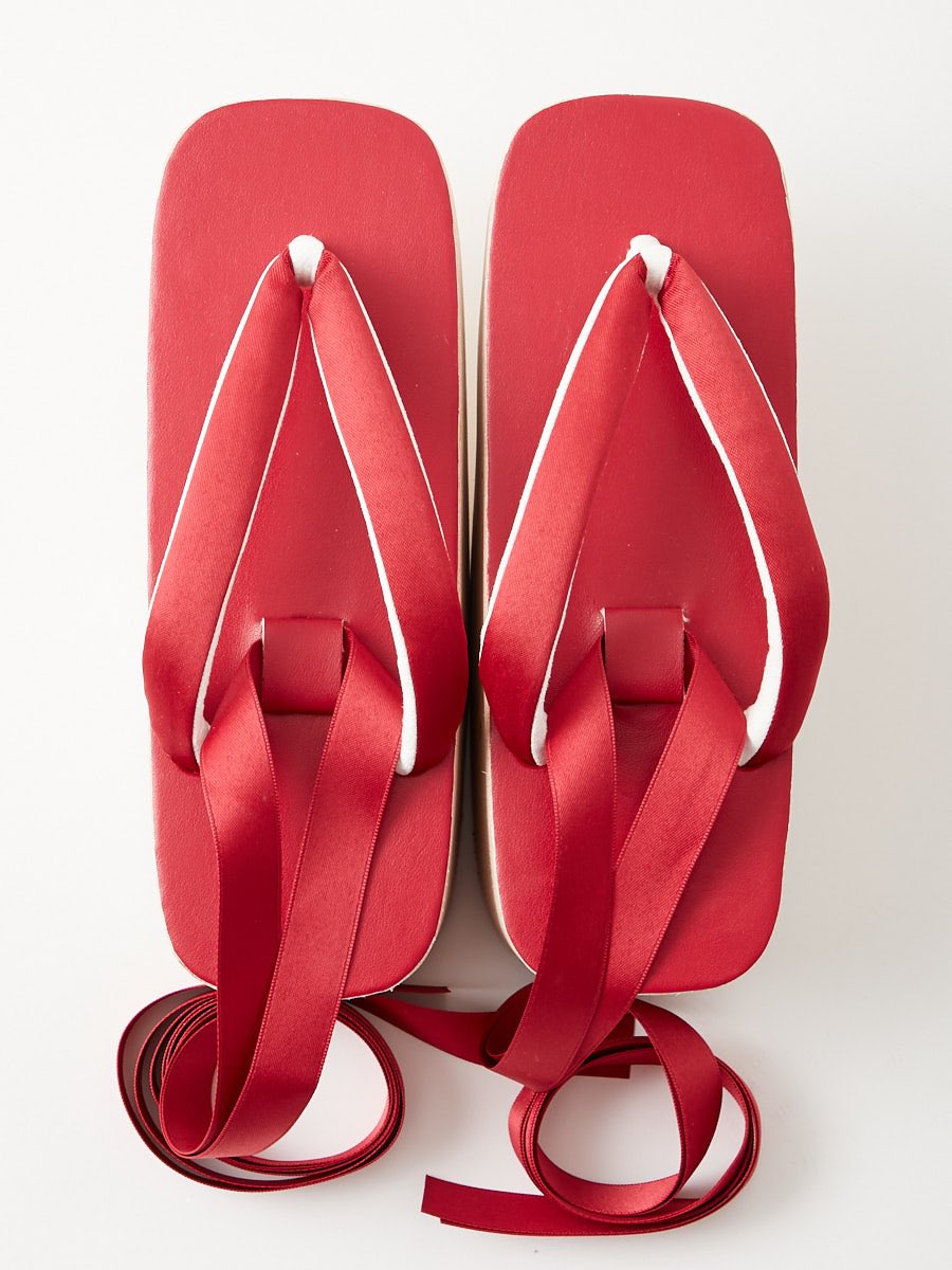 furifufurifu's tweet image. 【NEWS】
多くの方から再販希望の声頂き「リボンぽっくり下駄」が今年も帰ってきました!🌷
☞新色カラーのレッドをpickup👀🍒
詳細は▼▼
mgos.jp/shop/furifu/e/…
#和洋折衷コーデ 
#振袖
#浴衣