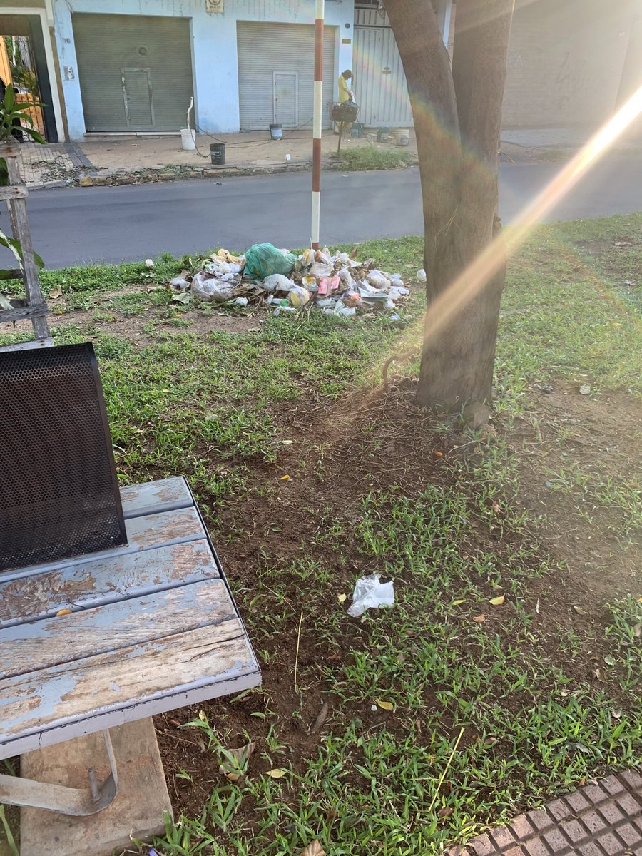 RubenMonjagata's tweet photo. ⁦@AsuncionMuni⁩, así está la Avenida Acuña de Figueroa( Avenida Quinta) en total estado de abandono!! Pueden pio hacer algo al respecto? https://t.co/AshO6ulRgi