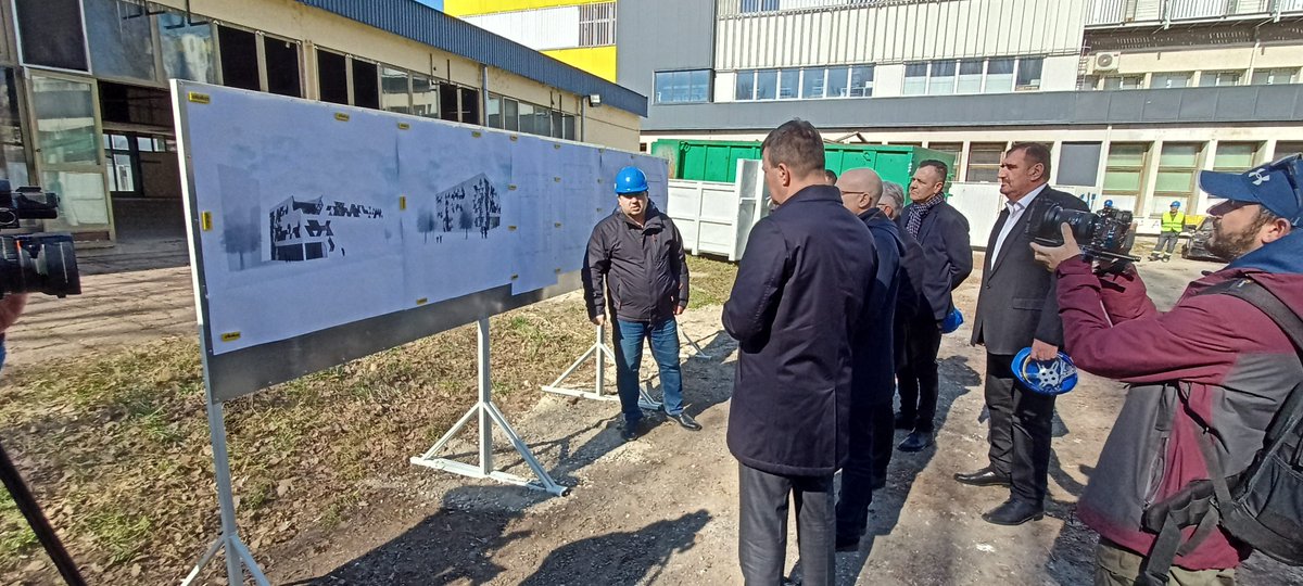 SKCNoviSad's tweet photo. SKC Novi Sad će, za godinu i po dana, dobiti novi objekat u svom vlasništvu, u kom će se na 3500 kvadrata, smestiti koncertna sala sa 200 sedišta, galerija, kancelarije, i prostori za druge kulturne i umetničke sadržaje koje organizuje SKCNS.
Detaljnije na https://t.co/YS9MN2hLpS https://t.co/I9Yptd4XcK
