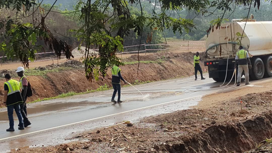 GHANANEWSAGENCY's tweet photo. The portion of the #BogosoAyamfuri road which was destroyed by an explosion at #Appiatse in the #Prestea Huni-Valley Municipality of the #Western Region over a month ago would be opened to traffic today, Thursday, 3rd March, 2022 https://t.co/1iDoLQ0hM2