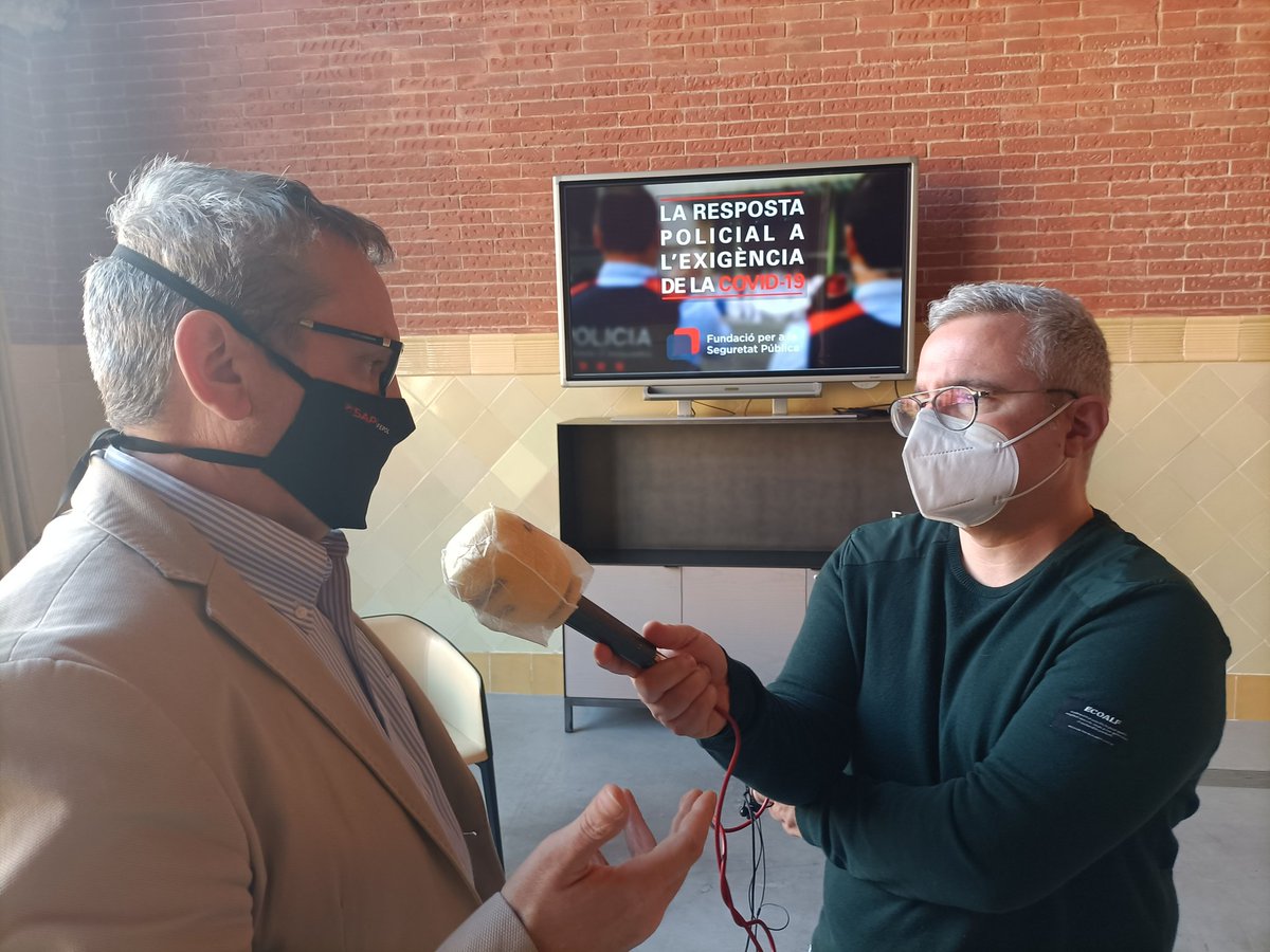 miquelescobar's tweet photo. Jornada @FSegPublica per donar a conèixer els resultats de dos estudis sobre l'impacte de la 1a onada Covid als cossos de seguretat a Catalunya.
- Satisfacció de la resposta dels agents
- Adequats processos de selecció i formació dels policies 
- Elevat compromís de servei públic https://t.co/AsIs6rtHLO