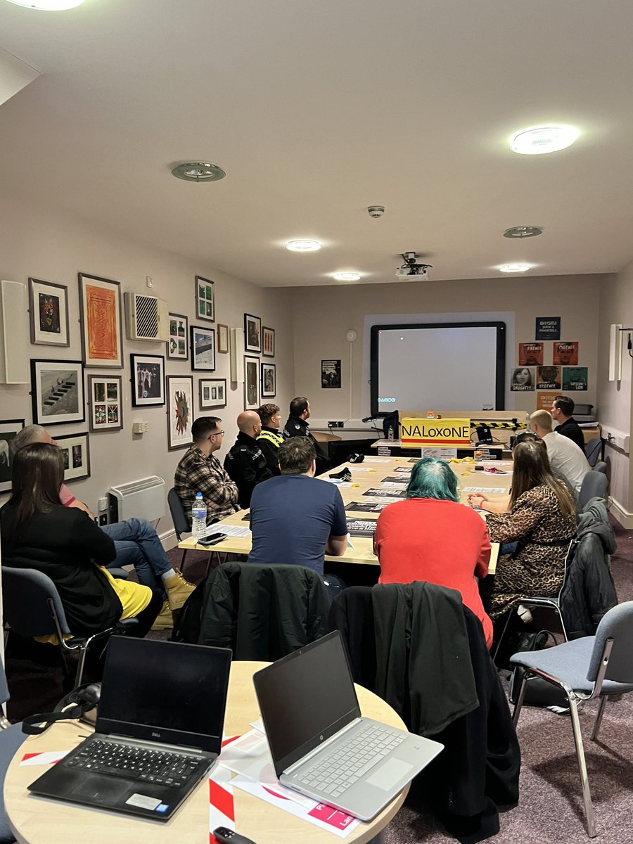 GBMC73's tweet photo. 💛 #Peers #Commissioner’s &amp; #Cops from @swpolice  all together building &amp; #Shaping @WeAreBarod #Swansea’s mighty #P2P #Naloxone projects 🤓 

👉🏻 #inspiring #coproduction ❤️ #Peer Led #Everything 🤓 https://t.co/ZvqPCCNcVE