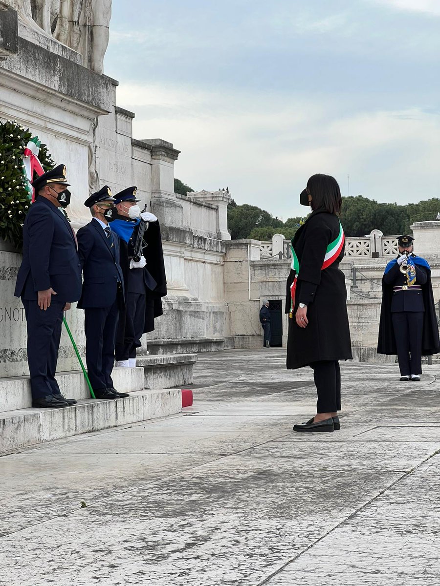 Insieme alla Giunta Comunale, al Presidente del consiglio comunale, al consiglio comunale, al parroco del Capoluogo don Sergio Capone e al Segretario Comunale, il nostro Comune ha reso omaggio al Milite Ignoto
#Patrioti #Roma