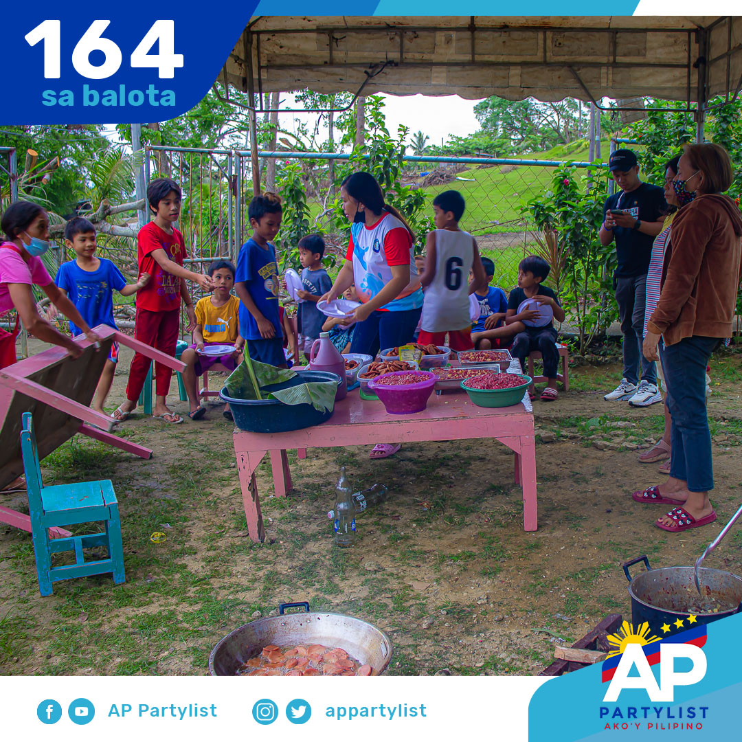 appartylist's tweet photo. Tuloy-tuloy ang serbisyong hatid natin sa ating mga kababayan sa Cebu sa pamamagitan ng ating proyektong No One Goes Hungry. Binista ng Team AP at ng Team Jepth Yapha ang Patupat, Barili para maghatid ng libreng pagkain. Basta’t sama-sama kaya natin ito! #APPartylist #CocoMartin https://t.co/FPlSDdhiUo