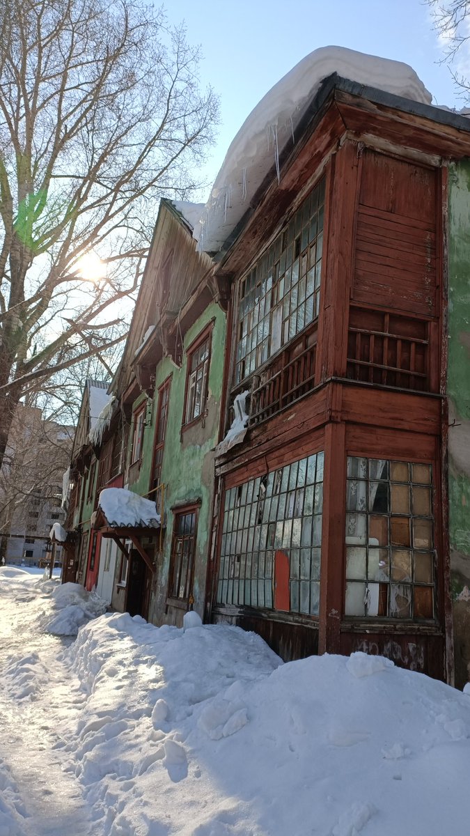 Глыба сползла ещё дальше, и на ней теперь ещё и сосульки. <a href="/mpunb/">МП Универсалбыт</a> , вы когда работать начнёте, неделя прошла, квитанции вы вовремя приносите. <a href="/SamMobilePriem/">Мобильная приемная Губернатора Самарской области</a> <a href="/D_Azaroff/">Дмитрий Азаров</a> <a href="/E_Lapushkina/">Елена Лапушкина</a> <a href="/gzhi_samara/">ГЖИ Самарской области</a> <a href="/SamaraProk/">Прокуратура Сам.обл.</a> <a href="/krasnoglin_adm/">Администрация Красноглинского ВГР</a>