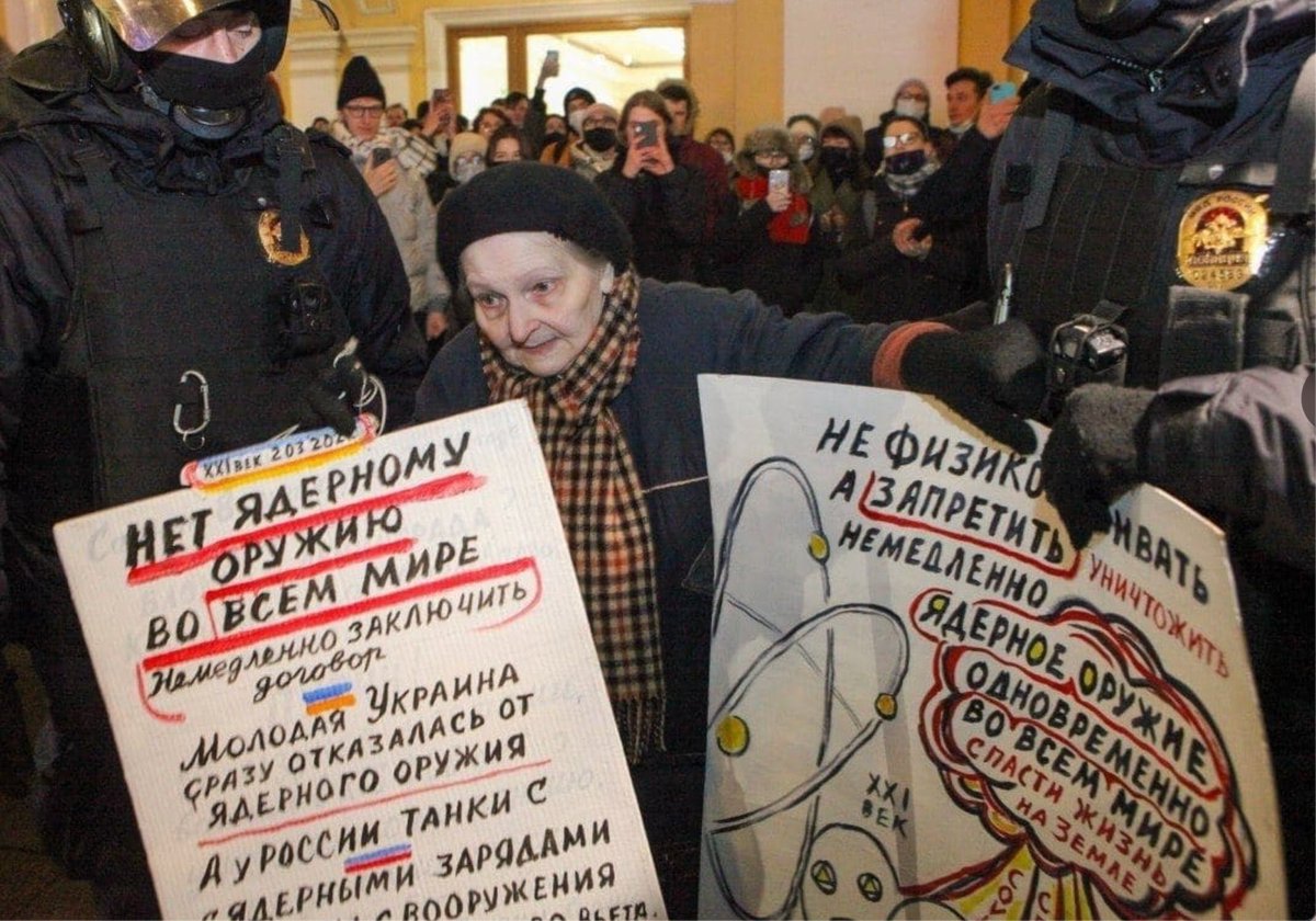 maxnegri73's tweet photo. Per quei pochi che ancora non sanno chi è Yelena Osipova. Sopravvissuta all'assedio nazista di Leningrado durante la seconda guerra mondiale. 
Arrestata per avere protestato contro #putin e contro la #RussianUkrainianWar https://t.co/POKooEelU5