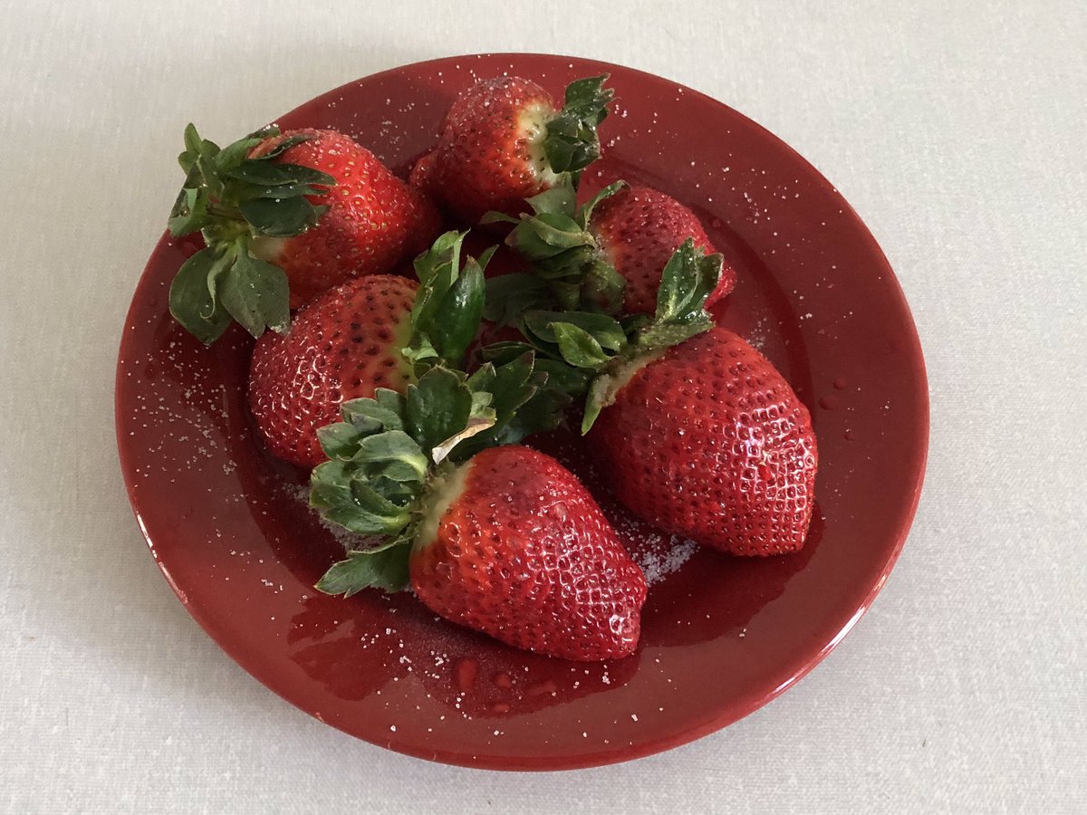 MonicaKeyzer's tweet photo. 🍓Reuzenaardbeien.
#lunch #aarbei #aarbeien #zomerkoninkje https://t.co/7lnCFZyNDa