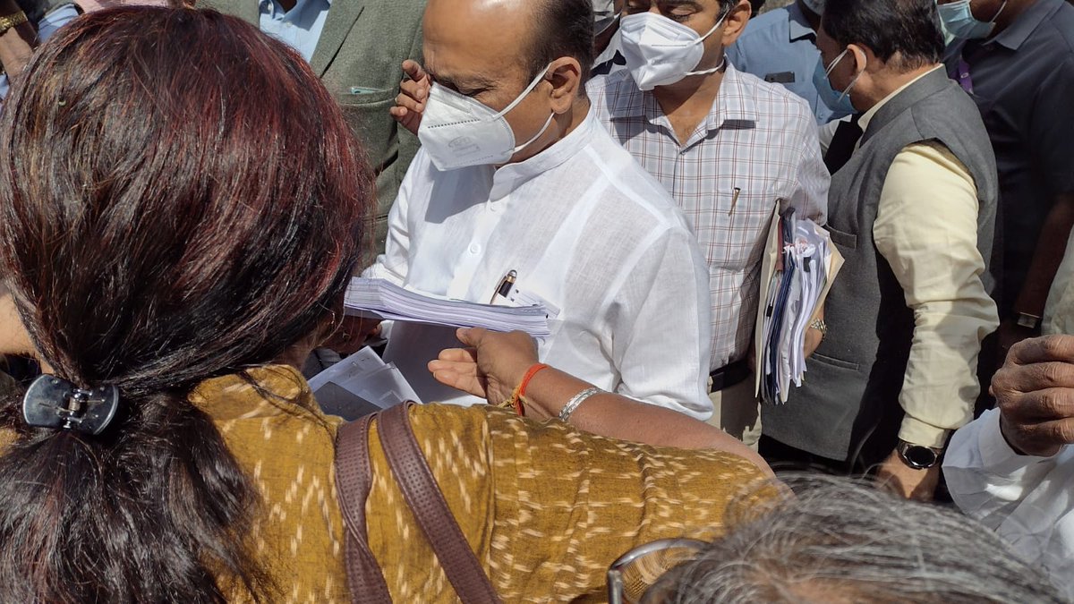 BBPVedike's tweet photo. Demand for 1000Cr budget for BMTC for reduction of fares and free travel for women with 6500+ signatures submitted to @BSBommai @sriramulubjp 

ಬಿಎಂಟಿಸಿಗೆ 1000Cr ಬಜೆಟ್‌ನಲ್ಲಿ ಪ್ರಯಾಣ ದರ ಇಳಿಸಲು ಮತ್ತು ಮಹಿಳೆಯರಿಗೆ ಪ್ರಯಾಣ ಮುಕ್ತಗೊಳಿಸಲು ಸಿಎಂ ಮತ್ತು ಸಾರಿಗೆ ಸಚಿವರಿಗೆ ಬೇಡಿಕೆ 6500+ ಸಹಿಗಳೊಂದಿಗೆ https://t.co/OfJAZWWHh2