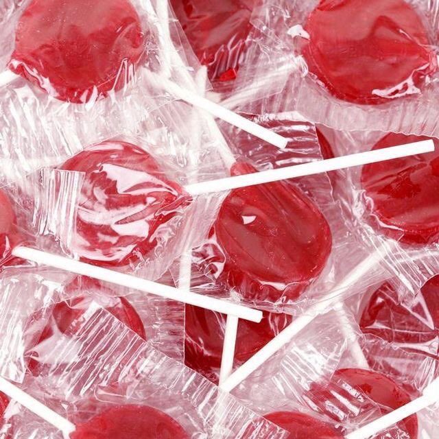 hermanleeee's tweet image. Now it's called Candies and Cigarettes au

There's a subtle way to ask for momol in this #jaeren world, which is "You wanna eat lollipop with me?" or "You wanna share a smoke with me?"