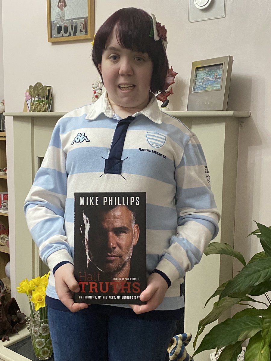 Hil8878Hilary's tweet photo. World book day what else would you expect from Amy @mikephillips009 https://t.co/1l3olXylHW