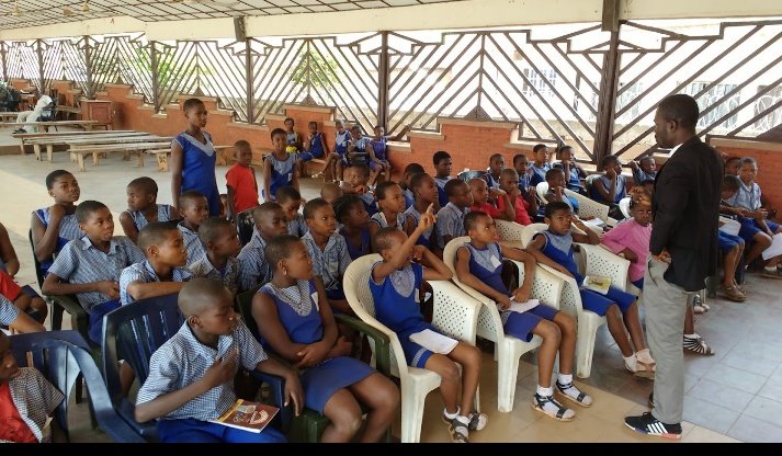 coolfinesse's tweet photo. Today is #WorldBookDay 

I will visit some schools &amp; spend at least 10 mins to read to children. 

Modelling that behaviour, consistently, will do more for the education, social skills, and wellbeing of children than anything else.

What are you doing for #WorldBookDay2022? https://t.co/mF0pB6rgO2