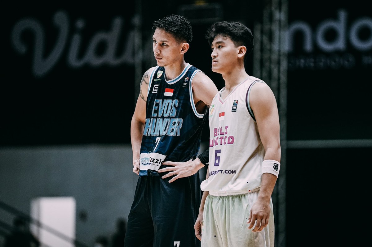 IBLindonesia's tweet photo. Pilih Wenas yang mana nih kamu, IBL Fans? 😏😌
Daniel Wenas/Abraham Wenas
@evosthunderid @baliutdbasket
#LigaKita https://t.co/3t3RON0Ana