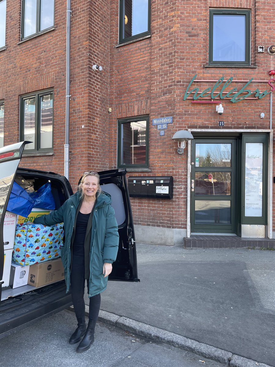 eva_hellebro's tweet photo. Af ❤️ tak for en fuldstændig fantastisk indsats af @NicolineWeih og de skønne folk hos   e-conomic - hvilken fornøjelse at ekvipere de seks lejligheder med alt fra el-leddeler til bademåtter - og ovenikøbet store gavekort til Netto🙏🏻#civilsamfund #ukraine #Dksocial https://t.co/6uFT4a0WHc