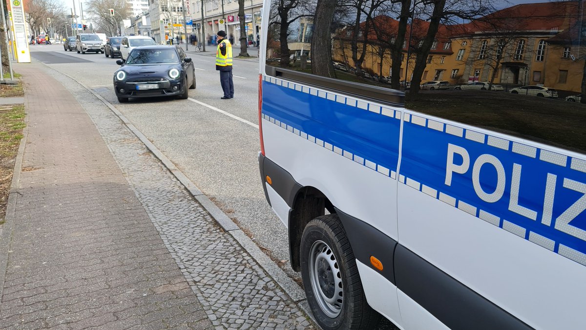 Polizeikontrolle an einer Straße