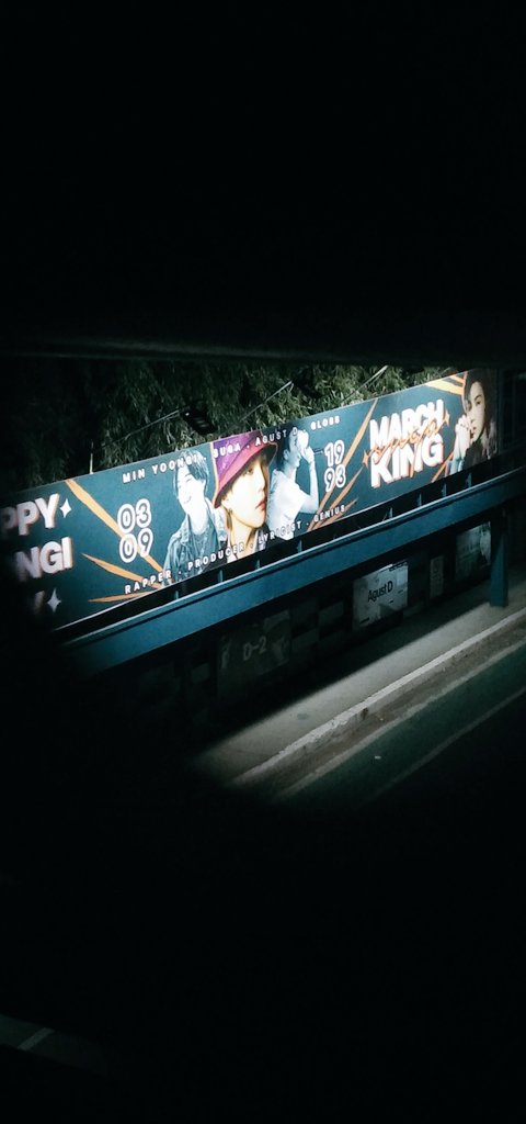 AiraRam60628081's tweet photo. This was last night on my way to work. I was rushing but this effing guy completely stole my attention, made me stop and took this photo. Thank God I did bec a few seconds after, the lights went off. #MinYoongiBdayProject #PHArmys https://t.co/BlqfNalUdu