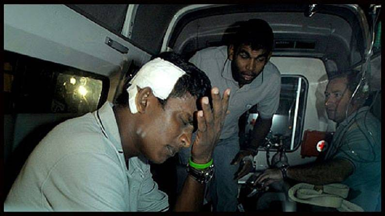ShivRan63297666's tweet photo. The Sri Lankan cricketers were on their way to the Gaddafi Stadium in their team bus when a group of masked #Pakistan's terrorists attacked them.
#PakTerrorHeaven #BleedingPakistan
#PakistanCricket #Ukraine https://t.co/dAuCvtZXqr