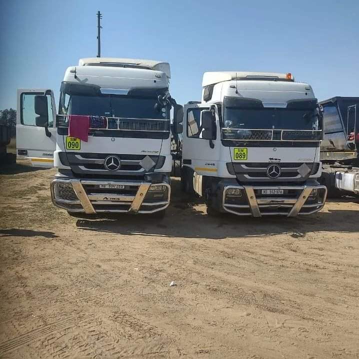 MokweleMmaphuti's tweet photo. 5 X 34 Ton Side Tippers trucks available for hire

Local =R100 000 per month

Long-distance =R120 000

We provide 1.road side assistance
                       2. Our own drivers

                       3.GIT insurance

You can pay 50% and pay the rest after invoice
 0823635091 https://t.co/73cGDBj8JN