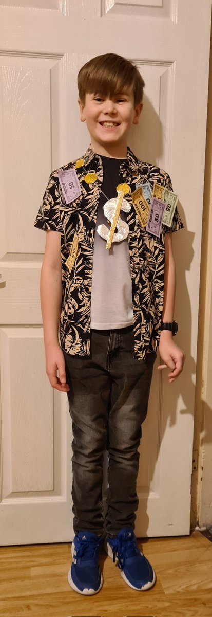 claude63's tweet image. #WorldBookDay @davidwalliams  our very own Billionaire Boy. Ted's favourite day of the year 📚