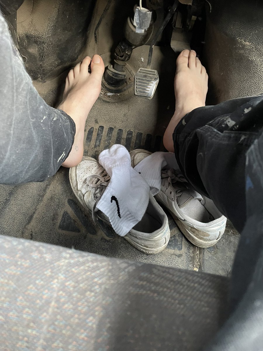 alfalpha666's tweet image. Morning drive to work 😜

Where’s all my little toe lickers?? I want coffee &amp;amp; a breakfast funding now! 

£AlfAlpha11