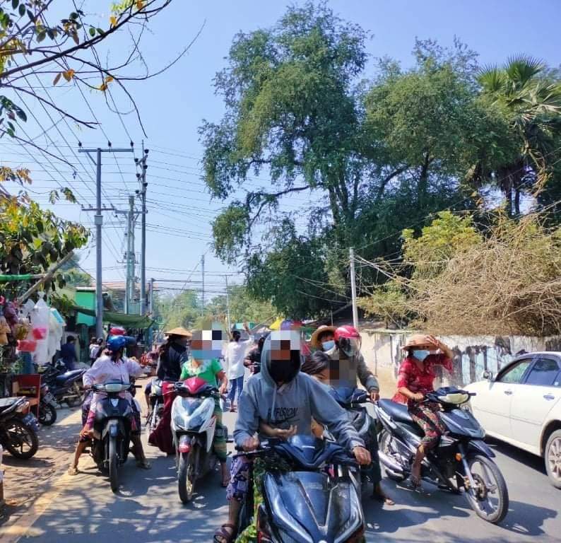 Khithitofficial's tweet photo. မုံရွာလူထု ပင်မသပိတ်စစ်ကြောင်းက စစ်တပ် ပစ်သတ်သောကြောင့် ကျဆုံးခဲ့သည့် ပြည်သူ ၉ဦးအတွက် ၁နှစ်ပြည့် ဝမ်းနည်းခြင်း အထိမ်းအမှတ် ပြုလုပ်

ရန်ကုန်၊ မတ် ၃
Read More -> https://t.co/YxUhsuaFSs https://t.co/9nyu5fvW05