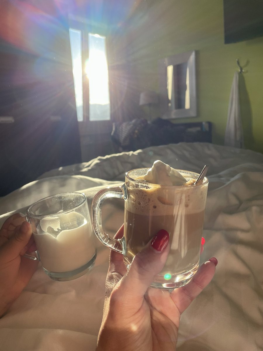 KimFeelders's tweet photo. Goedemorgen ☀️
Ik weet dat er heel veel ellende is in de wereld. Maar mag ik even in mijn kleine bubbel blijven?!
#debasis https://t.co/j2UDe3LXiV