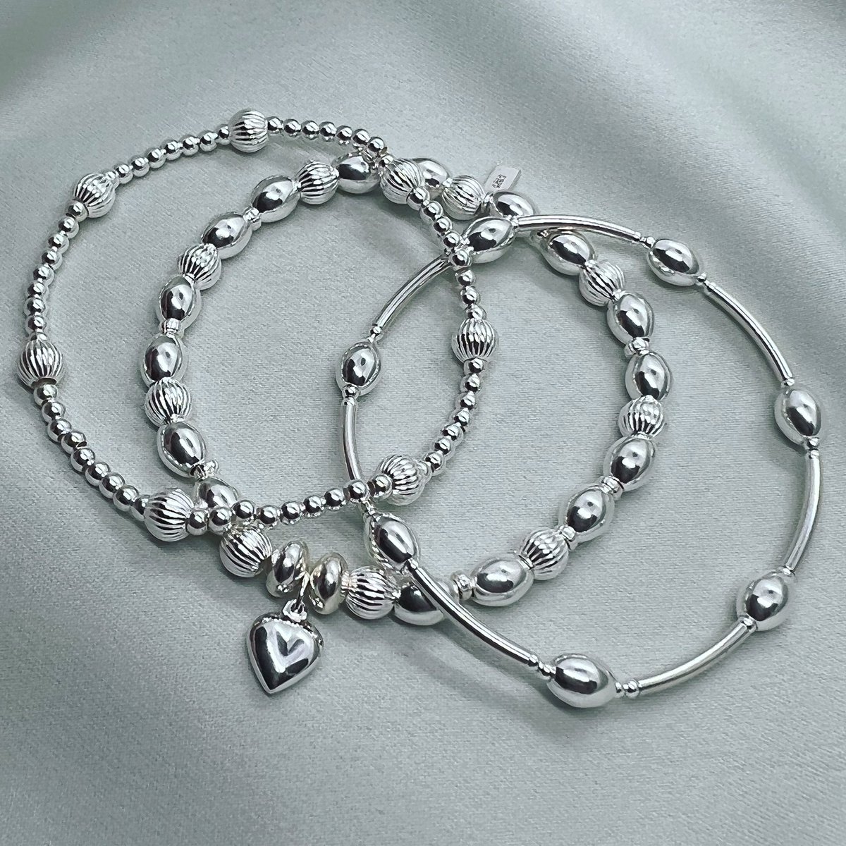 Juwellery1's tweet photo. A beautiful matchy midi Stack 🤍

Available at *£150*

DM TO ORDER THIS OFFER 💌 https://t.co/kXenKSvx9d
