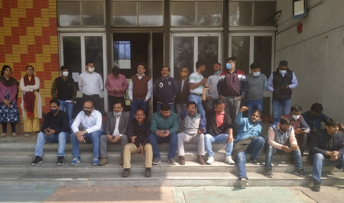 Huge Protest ALTTC <a href="/BSNLCorporate/">BSNL India</a> against the arbitrary take over of ALTTC by <a href="/DoT_India/">DoT India</a>. 
<a href="/PMOIndia/">PMO India</a> 
<a href="/AshwiniVaishnaw/">Ashwini Vaishnaw</a> 
#save_alttc_bsnl