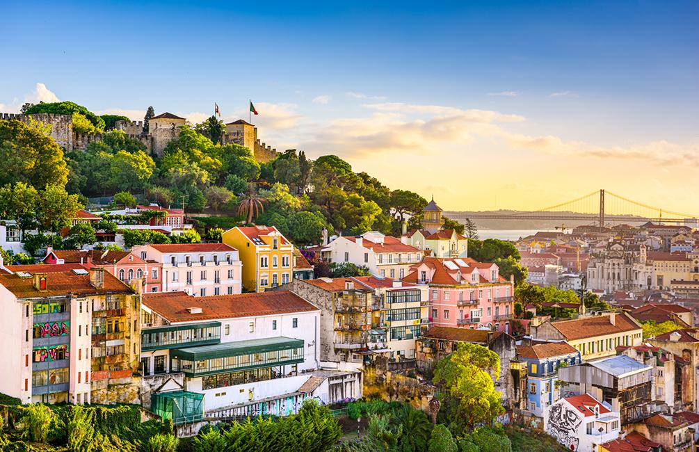 1 - Le Portugal  Coût de la vie : 1335€ (Lisbonne) Internet : 26Mbps Langue : Portuguais, Anglais (top)
