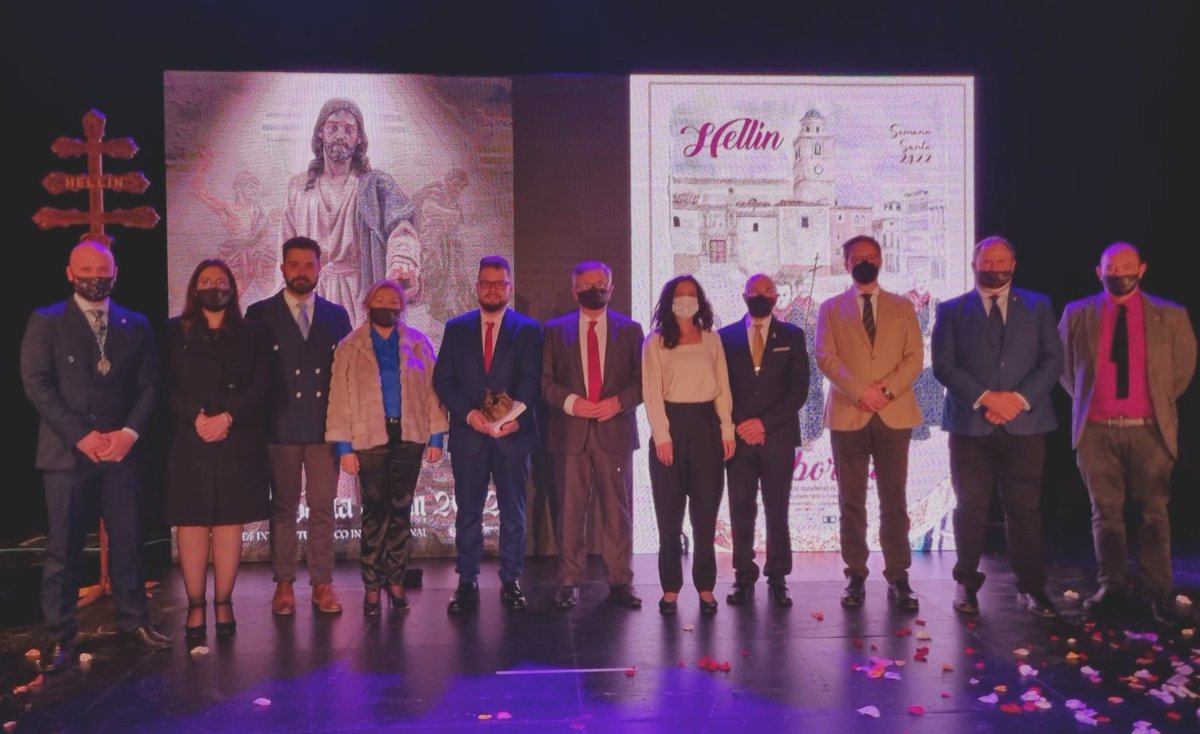 dipualba's tweet photo. 🔊La #Dipualba, con nuestra diputada de #Turismo, Raquel Ruiz, participó anoche en la presentación de los #carteles de la #SemanaSanta y de la #Tamborada de Hellín 2022 y de las revistas #Redoble y #Tambor 🥁, en un emocionante acto en el Teatro Victoria de la localidad‼️ https://t.co/CNJPf4TIBX