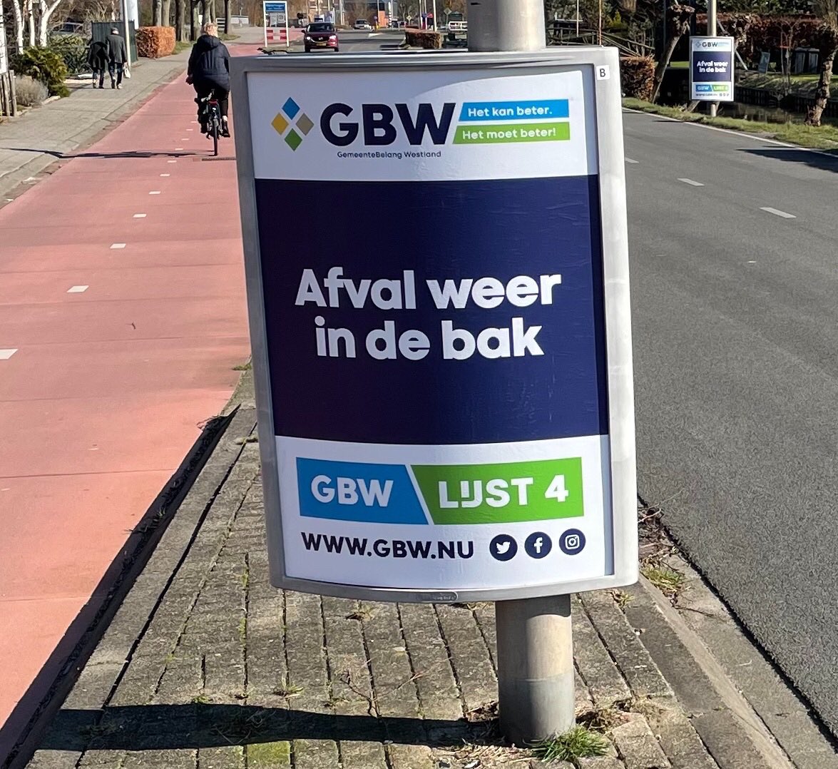 Stoepen, straten en groen in Westland moeten weer beter worden onderhouden. Bomen en struiken beter gesnoeid en plantsoenen vaker geschoffeld. En plastic afval, dat hoort niet aan lantaarnpalen en gaat daarom gaat weer in de afvalbak. #HetkanbeterHetmóetbeter! #wldebat #lijst4