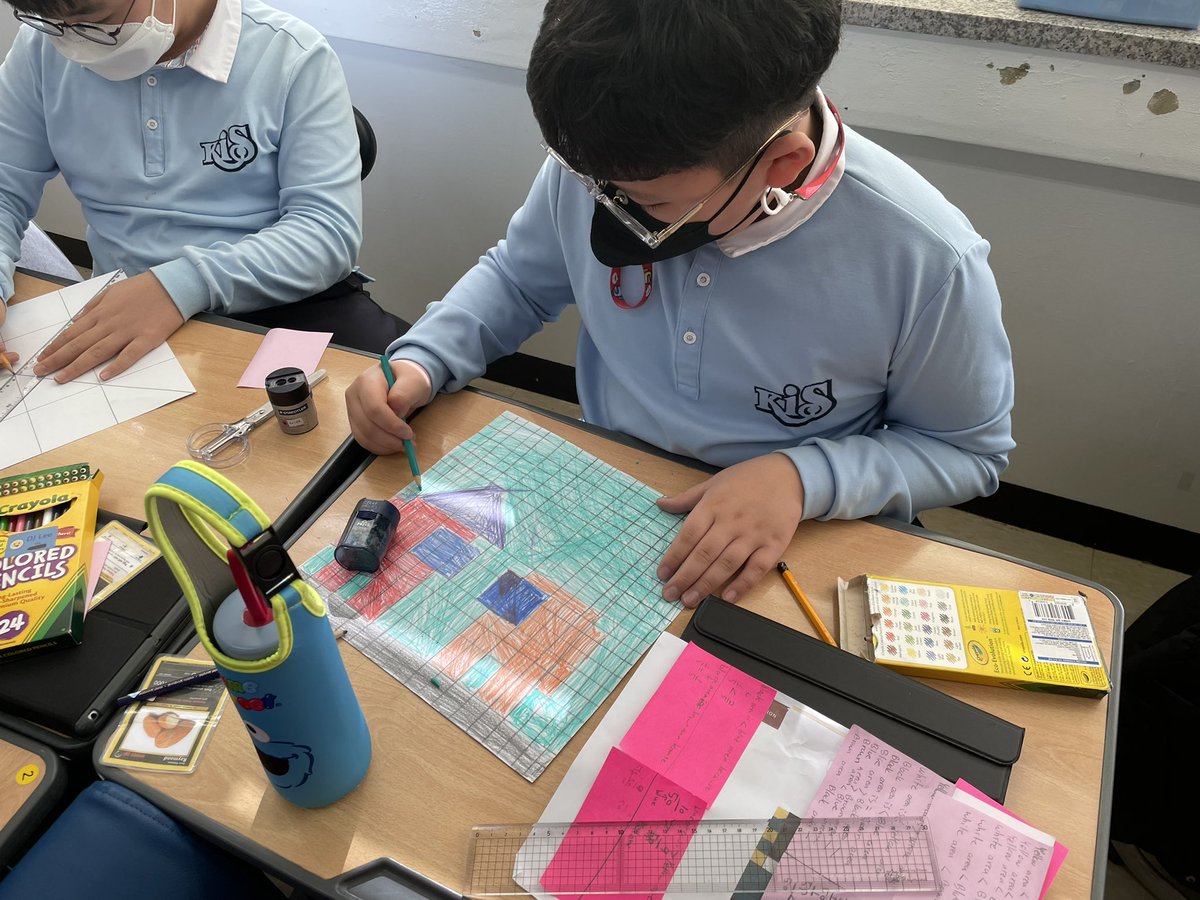 taylorteaches_'s tweet photo. Using #mathmindsets from @joboaler , Ss made some art and figured out the fraction of each color before comparing fractions! #kisj #grade4 #Math @JessicaCharvat @MrRoKISJ https://t.co/CU2BPEqYQX