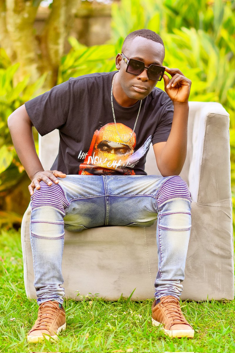 Rupee_DaprobUG's tweet photo. With Vision,Inspiration &amp; Movitation Nothing Will Stop U Achieving Your Targets &amp; Goals  @McPallaso @stickmanmusudan @Ksheebah1 @JChameleone @BebeCoolUG @JohnBlaqMusic @LydiahJazmine @EddiesKEdward1 @eddykenzoficial @REMAUG1 @SpiceDianaUg @YkeeBenda @Irenentale @JKanyomozi https://t.co/EXok89k33f